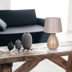 Näve Tischleuchte Simply Ceramics Aus Keramik 31 Cm Gold 7 Näve Tischleuchte Simply Ceramics Aus Keramik 31 Cm Gold -Beleuchtungsgeschäft 4003222871607 3065 02