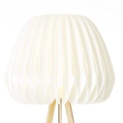 Brilliant Standleuchte Inna Dreibeinig Holz Hell Und Weiß -Beleuchtungsgeschäft 4004353379017 4731 CU 09